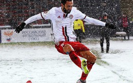 Tại sao những giải bóng đá hàng đầu ở châu Âu rất ít khi hoãn vì tuyết?