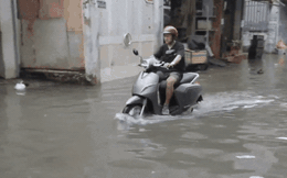 Đem xe máy điện VinFast Klara lội nước “lụt” sau bão tại Sài Gòn và cái kết