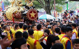 Chùm ảnh: 2 tiếng rước quả pháo dài 6 mét về làng Đồng Kỵ, mở màn mùa lễ hội đầu năm mới