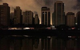 Mất điện diện rộng, một nửa dân số Brazil sống trong bóng tối