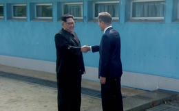 [CẬP NHẬT] Nhà lãnh đạo Triều Tiên Kim Jong-un và TT Hàn Quốc đã bước vào phòng họp kín