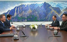 Phát biểu khai mạc thượng đỉnh, ông Moon Jae-in gọi ông Kim Jong-un là "đồng chí Kim"
