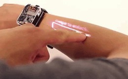 Chiếc smartwatch kiêm máy chiếu này sẽ biến cánh tay bạn thành màn hình cảm ứng