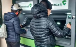 Các ngân hàng dừng chương trình tăng phí rút tiền tại máy ATM