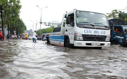 Mới ký hợp đồng thuê máy bơm, đường Nguyễn Hữu Cảnh vẫn thành sông