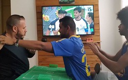 Cách anh chàng Brazil giúp người bạn vừa khiếm thính vừa khiếm thị xem World Cup khiến người ghét bóng đá cũng phải xúc động