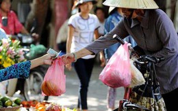 Nguy cơ... ăn phải nhựa hàng ngày, người Việt vẫn thấy 'hồn nhiên' dùng túi ni lông, ống hút nhựa vô tội vạ