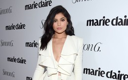 Hot girl 20 tuổi Kylie Jenner được Forbes dự đoán sẽ sớm soán danh hiệu tỷ phú tự thân trẻ nhất của Mark Zuckerberg