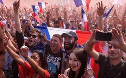 Xúc động cảnh ăn mừng cuồng nhiệt của hàng trăm ngàn CĐV Pháp ở Paris
