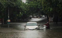 Cảnh báo ngập lụt ở nhiều tuyến đường nội thành Hà Nội sau cơn mưa lớn suốt đêm