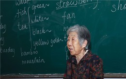 Lười học ngoại ngữ, đổ tại bận làm và ti tỉ lý do: Quyết tâm của bạn chắc chắn thua xa một cụ bà 80 tuổi