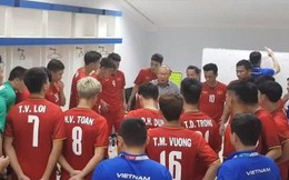 Clip xúc động: HLV Park Hang Seo truyền lửa cho cầu thủ Olympic Việt Nam trước trận ra quân ở ASIAD 2018