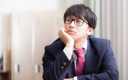 Nhật Bản: Một viên chức bị đuổi việc vì "khiêm tốn" về trình độ học vấn