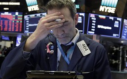 Lo ngại về kinh tế bao trùm thị trường, Dow Jones giảm gần 800 điểm