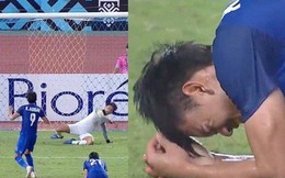 Cầu thủ Thái Lan suy sụp, gục khóc nức nở sau thất bại đau đớn trước Malaysia
