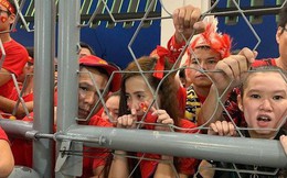 Đề nghị Malaysia bồi thường cho CĐV Việt Nam xem bóng đá qua hàng rào