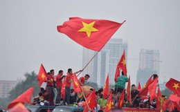 Hàng triệu CĐV Việt Nam đổ ra đường ăn mừng chiến thắng: Chúng ta là những nhà vô địch!