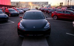 Cuối cùng thì Tesla cũng bắt đầu bán ra chiếc Model 3 có giá rẻ nhất mà tất cả đều mong đợi