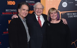Style dạy con 'keo kiệt' của Warren Buffett: Con gái mượn tiền để sửa bếp bị từ chối thẳng, ‘Đừng vay tiền cha hãy đến ngân hàng như bao người khác’