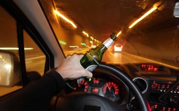 Một loạt hành vi nguy hiểm khi lái xe sắp bị tăng mức xử phạt: Uống rượu bia phạt đến 30 triệu đồng, tước bằng lái 1 năm, lùi xe trên cao tốc phạt 18 triệu đồng