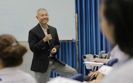 Giáo sư "quần đùi" Trương Nguyện Thành chia sẻ cách dạy con của ông nội: Giả vờ không biết để được trẻ hướng dẫn, là dạy mà như không dạy!