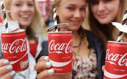 Trăm năm dâu bể của Coca-Cola: Từ sự nhẫm lẫn "thần thánh" trong pha chế đến màn "cướp ngôi" chớp nhoáng và "cú lừa" ngoạn mục để tạo ra chai Coca ngày nay