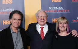 Cha mẹ Việt hở ra là đòi giữ tiền "hộ" con nhưng tỷ phú Warren Buffett coi đây là một trong những sai lầm tai hại nhất về tiền bạc