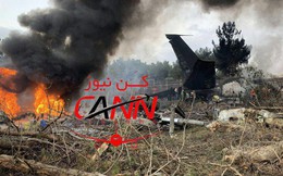 [NÓNG] Iran: Máy bay chở khách Boeing-707 bốc cháy sau khi rơi gần thủ đô Tehran