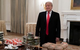 Trump tự bỏ tiền túi mở tiệc pizza mừng đội bóng vô địch