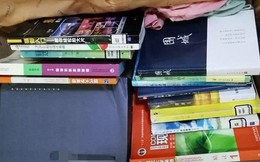 Chết cười với vali về quê của sinh viên: Mang một đống sách vở về học vì ngại đi chơi