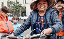 Chuyến tàu mùa xuân chở công nhân nghèo dọc đường đất nước về đến ga Hà Nội và những khoảnh khắc đoàn tụ đầy xúc động