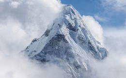 Các nhà khoa học phát hiện bên trong Trái Đất của chúng ta là những rặng núi hùng vĩ hơn cả Everest