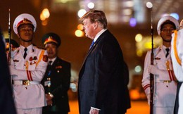 Những hình ảnh đầu tiên của Tổng thống Trump tại Hà Nội qua ống kính phóng viên quốc tế