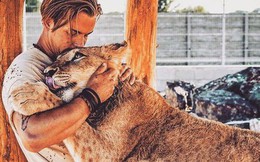 Anh chàng điển trai từ bỏ cuộc sống tiện nghi ở Thuỵ Sỹ, chuyển hẳn sang Châu Phi để giải cứu động vật hoang dã
