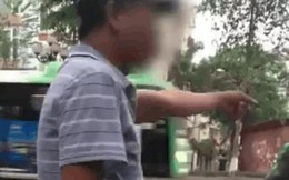 Clip: "Tao ngồi đây chơi hả?", người đàn ông tát thẳng mặt tài xế Grab vì bị tranh khách