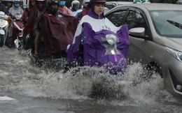 TP HCM ngập mênh mông, kẹt xe khắp nơi sau mưa lớn