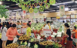 Hà Nội: Nắng nóng cao điểm khiến giá rau quả tăng mạnh