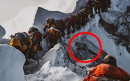 Bức ảnh rợn người bóc trần sự thật khủng khiếp trên đỉnh Everest