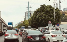 Hà Nội: Tắc đường trên cao, các phương tiện xếp hàng dài