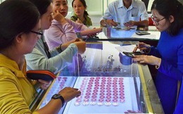 Trữ vàng hay gửi tiền ngân hàng có lợi?