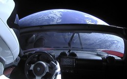 Chiếc Tesla Roadster mà SpaceX phóng lên vũ trụ năm ngoái vừa hoàn thành một vòng quanh...Mặt trời
