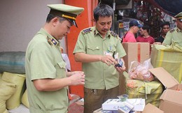 Hàng chục nghìn sản phẩm có nguồn gốc từ Trung Quốc bị tịch thu tại điểm tập kết nhà xe Sao Việt