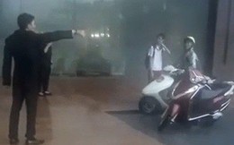 Bảo vệ khách sạn 5 sao ở Hà Nội không cho người dân trú mưa, quản lý lên tiếng: "Đó là đường của khách VIP đến, đỗ như vậy gây cản trở"