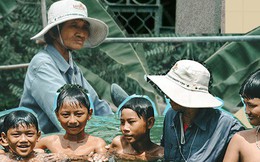 Bà Sáu Thia, người 17 năm dạy bơi miễn phí cho hàng ngàn trẻ em vùng sông nước