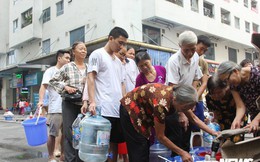 Doanh nghiệp thừa nhận dùng xe chở nước tưới cây đưa nước sạch miễn phí cho dân Hà Nội