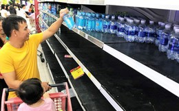 Cảnh tượng chưa từng thấy ở siêu thị Hà Nội sau tin nhà máy nước sông Đà cắt nước