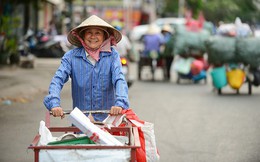 Những người phụ nữ nhặt ve chai ở Sài Gòn nuôi con đậu đại học