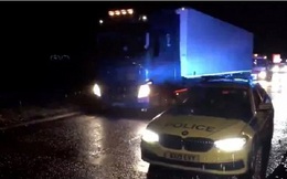 Cảnh sát Anh lại phát hiện xe tải chở 15 người nhập cư bất hợp pháp