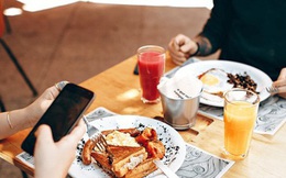 Sau khi ăn mà xuất hiện 4 dấu hiệu này thì đừng chủ quan, dạ dày của bạn đang gặp vấn đề nghiêm trọng rồi