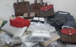 Bắt giữ hàng trăm túi xách, ví da "hàng hiệu" Louis Vuitton, Dior, Gucci... nghi giả mạo nhãn hiệu